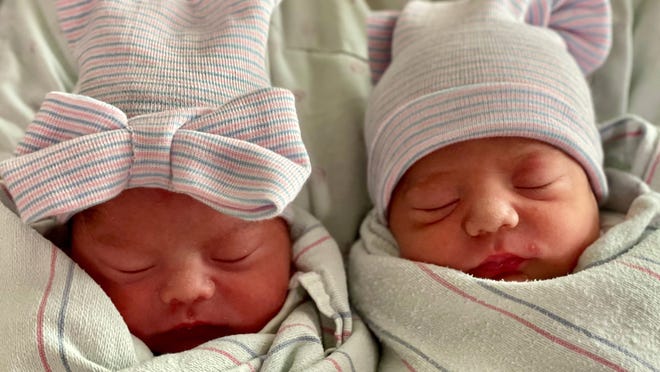 Twins born at 22 weeks go home after 4 months in the NICU