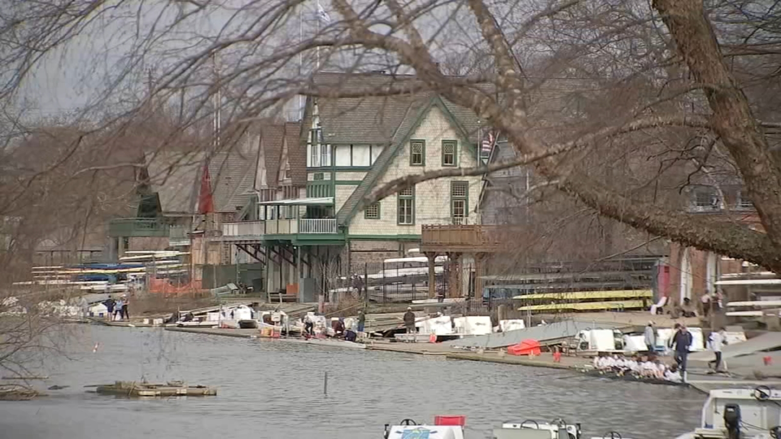 Philadelphians enjoy first day of Spring along Boathouse Row