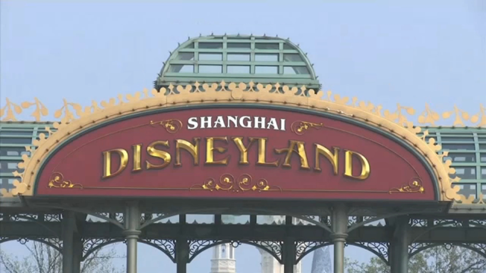 Disney closes Shanghai park as COVID-19 cases surge