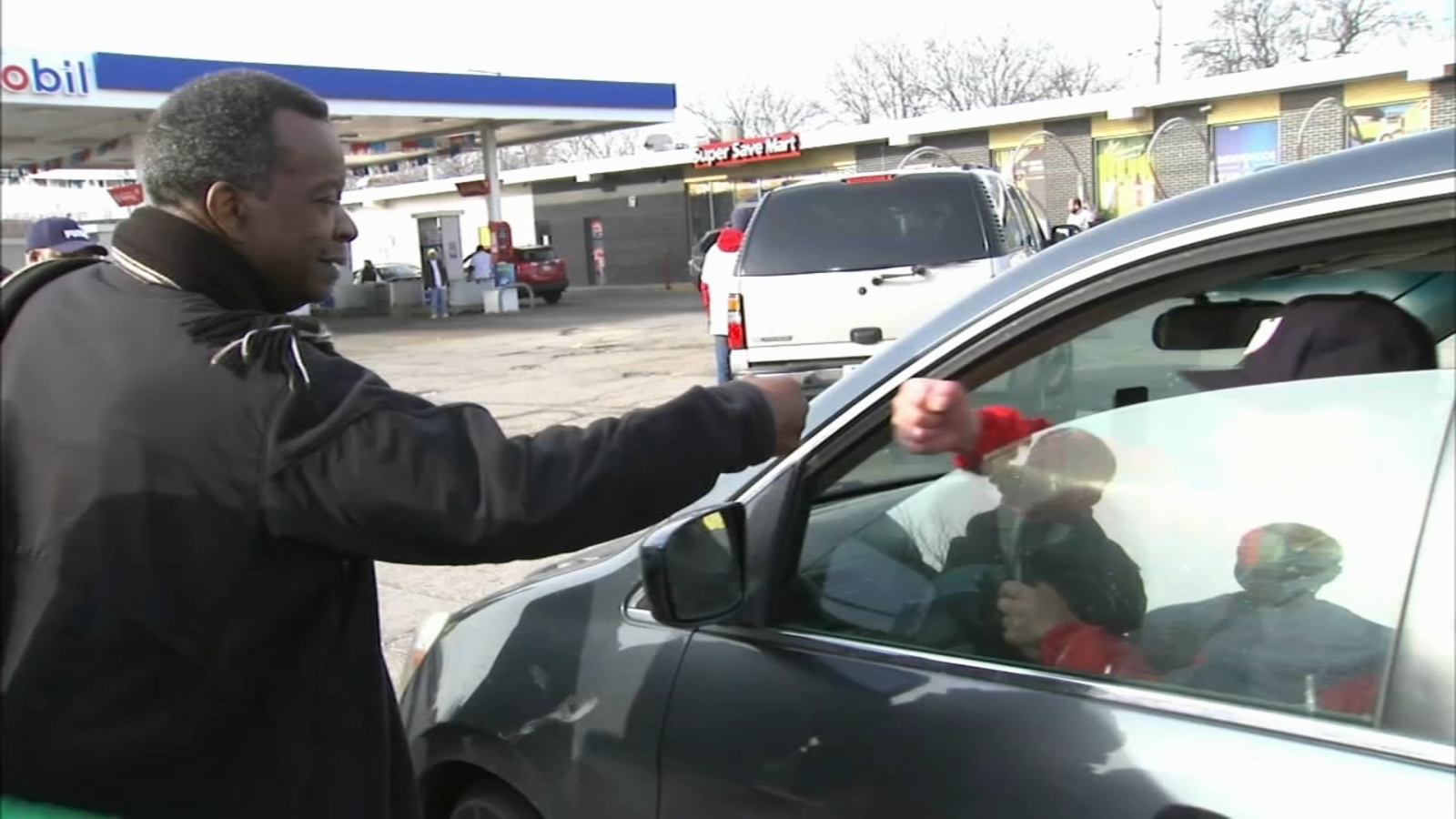 Free gas giveaway Chicago: As more free fill-ups coming, some officials push back | See locations