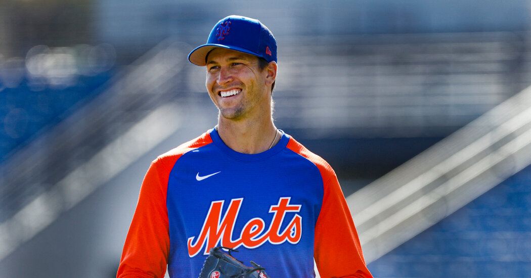 Jacob deGrom Plans to Opt Out, but Wants to Stick Around