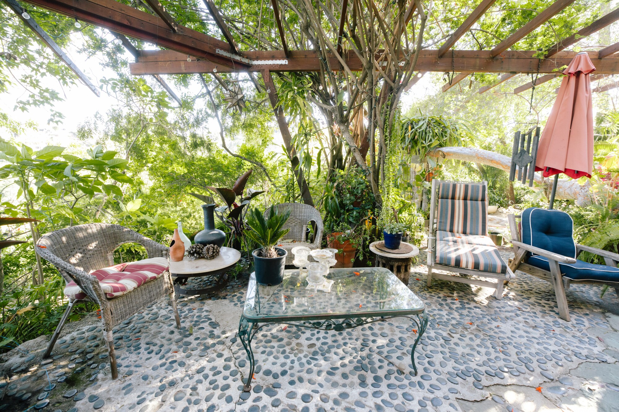 A patio featuring ample seating. 