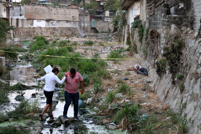 Investigators at a homicide scene in Acapulco.