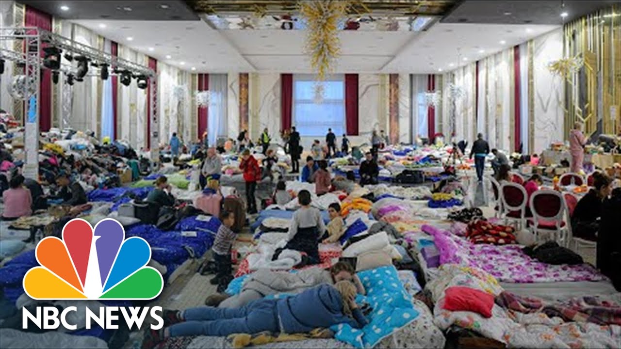 Romanian Hotel Turns Ballroom Into Ukraine Refugee Shelter