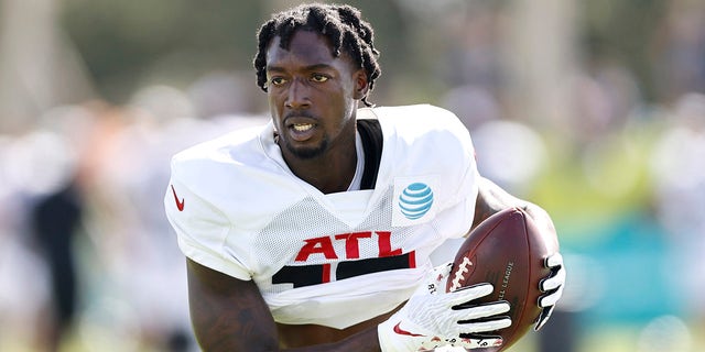 MIAMI GARDENS, FLORIDA - AUGUST 19: Calvin Ridley #18 of the Atlanta Falcons runs with the ball during joint practice with the Miami Dolphins at Baptist Health Training Complex on August 19, 2021 in Miami Gardens, Florida.