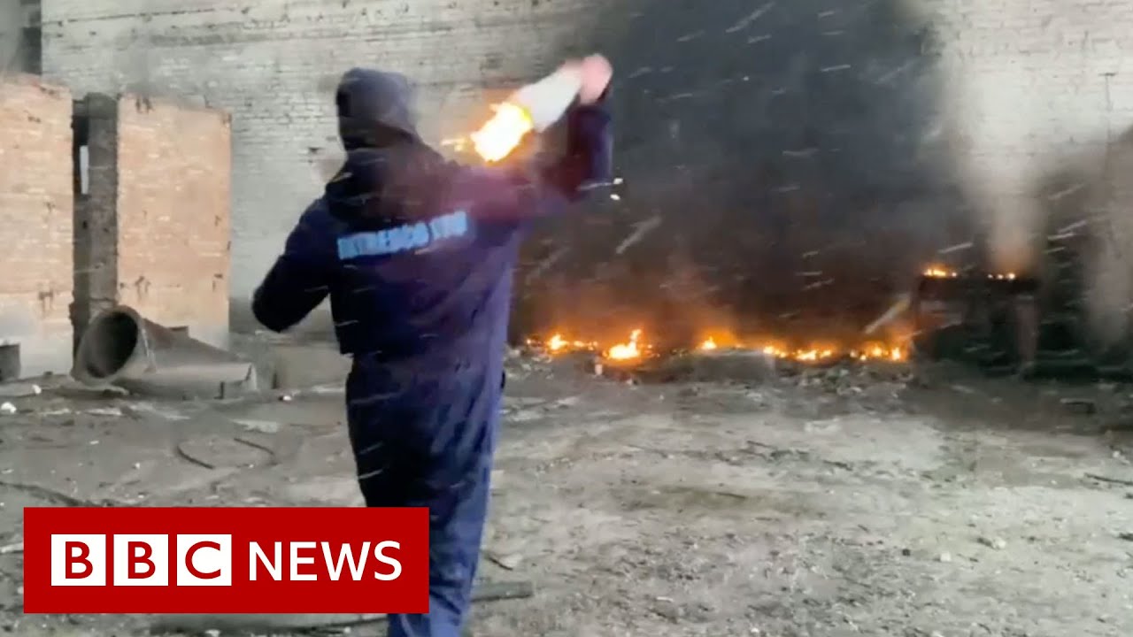 Volunteers prepare to defend Ukrainian city of Odessa from Russian army – BBC News