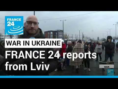 War in Ukraine: In Lviv, Ukrainians wait for hours to board trains, fleeing war • FRANCE 24