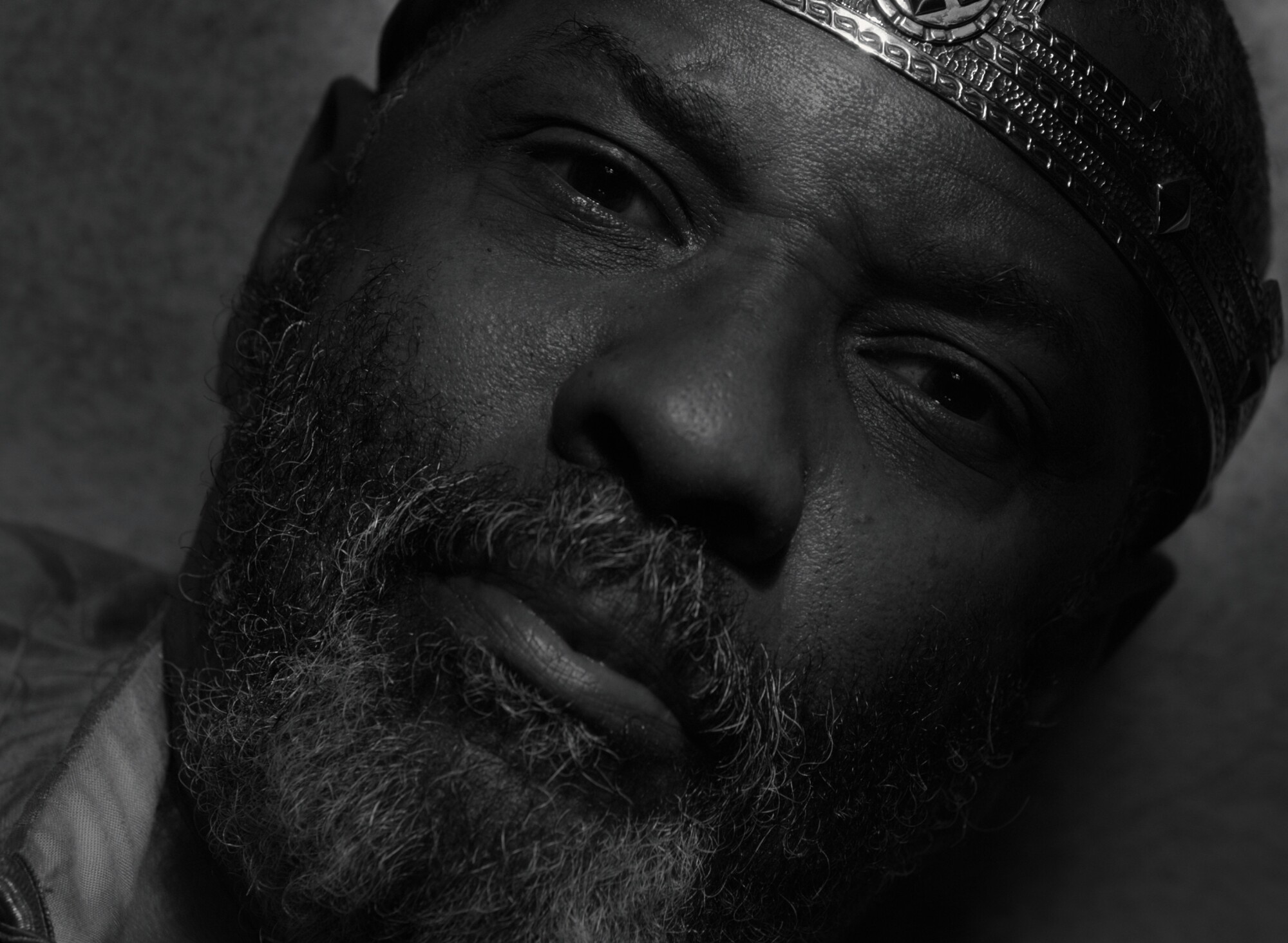 A close-up shot of Denzel Washington as Macbeth in "The Tragedy of Macbeth."