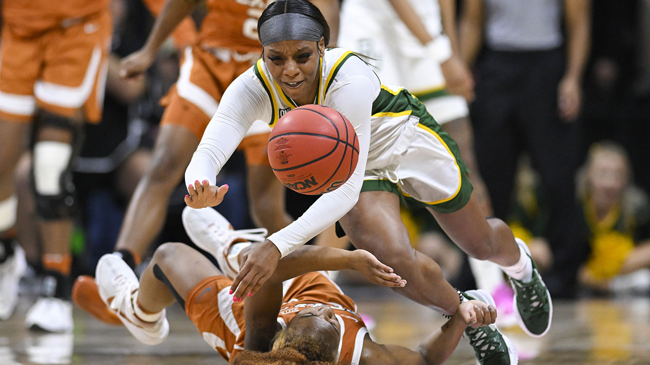 Harmon leads No. 7 Texas past No. 4 Baylor for Big 12 crown