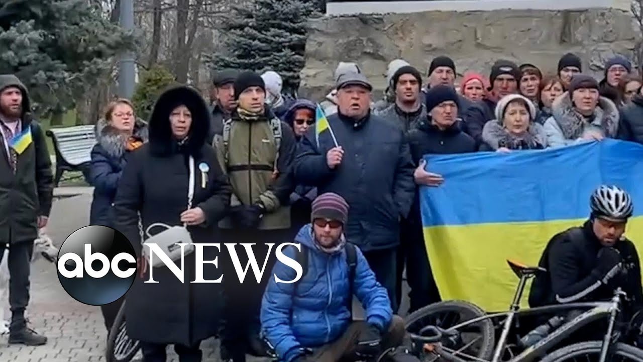 Demonstrators sing Ukrainian anthem in Melitopol