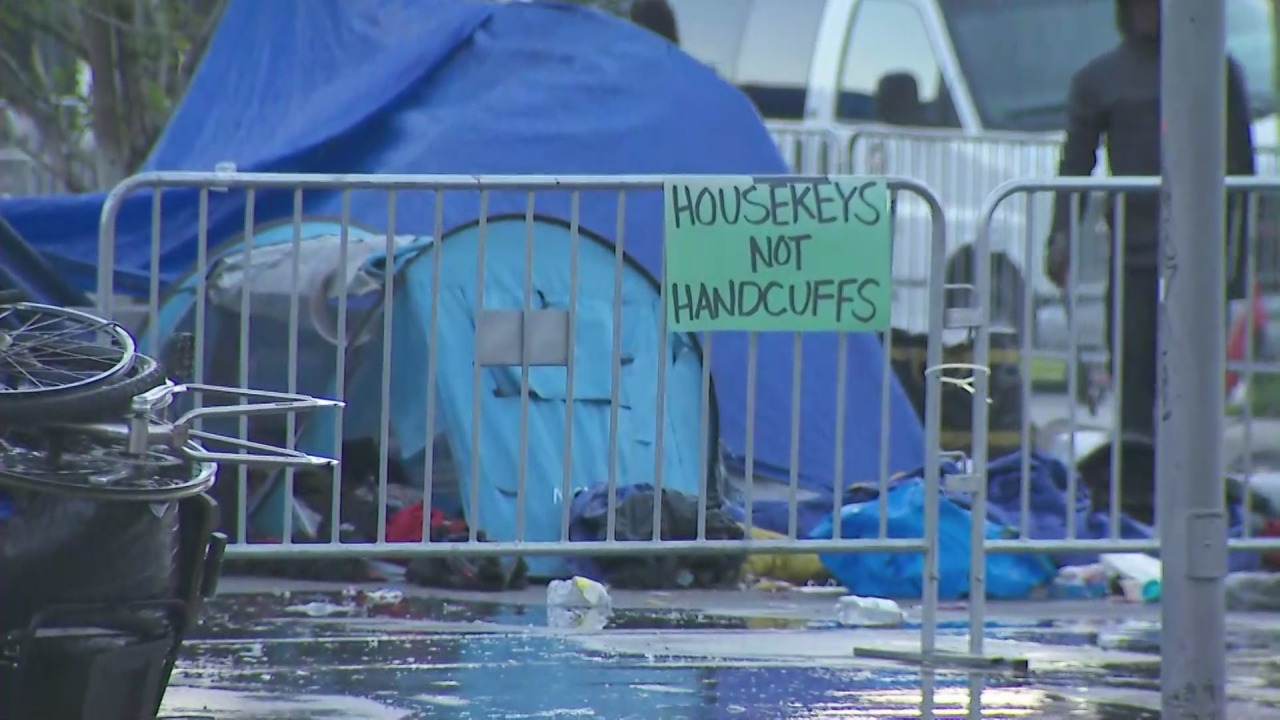 L.A. clearing homeless encampment in Little Tokyo