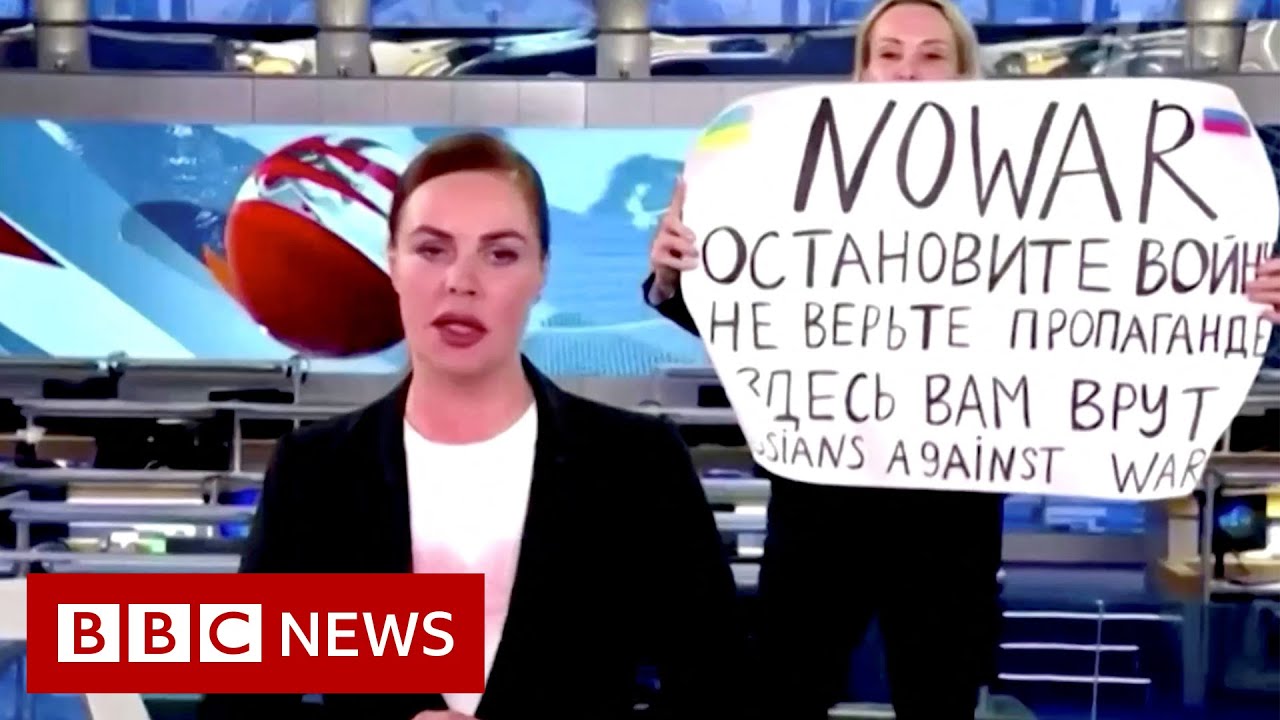 Russian journalist explains on-air TV protest over Ukraine war – BBC News