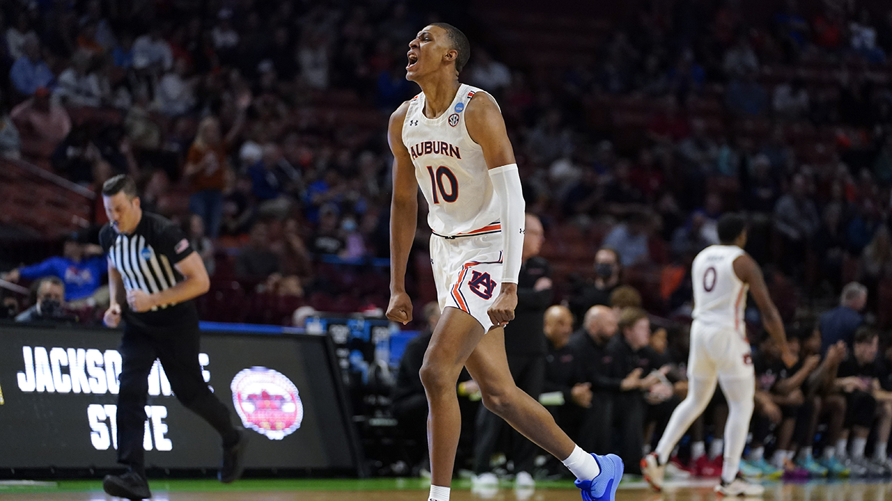 March Madness 2022: Jabari Smith leads Auburn to 10th straight NCAA opening win, 80-61