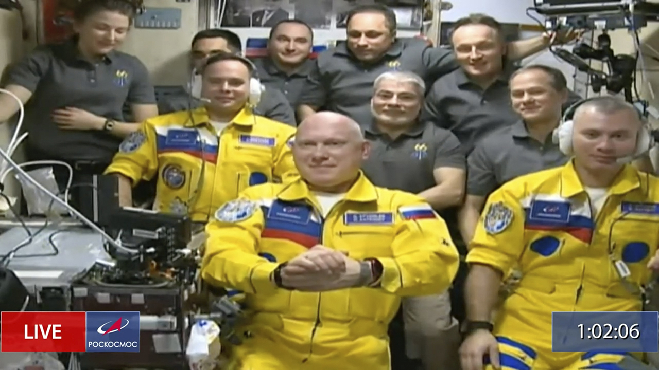 Russian cosmonauts wear Ukrainian colors in arrival at International Space Station