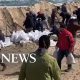 Ukrainians help prepare sandbags for barricades to protect Odessa l ABC News