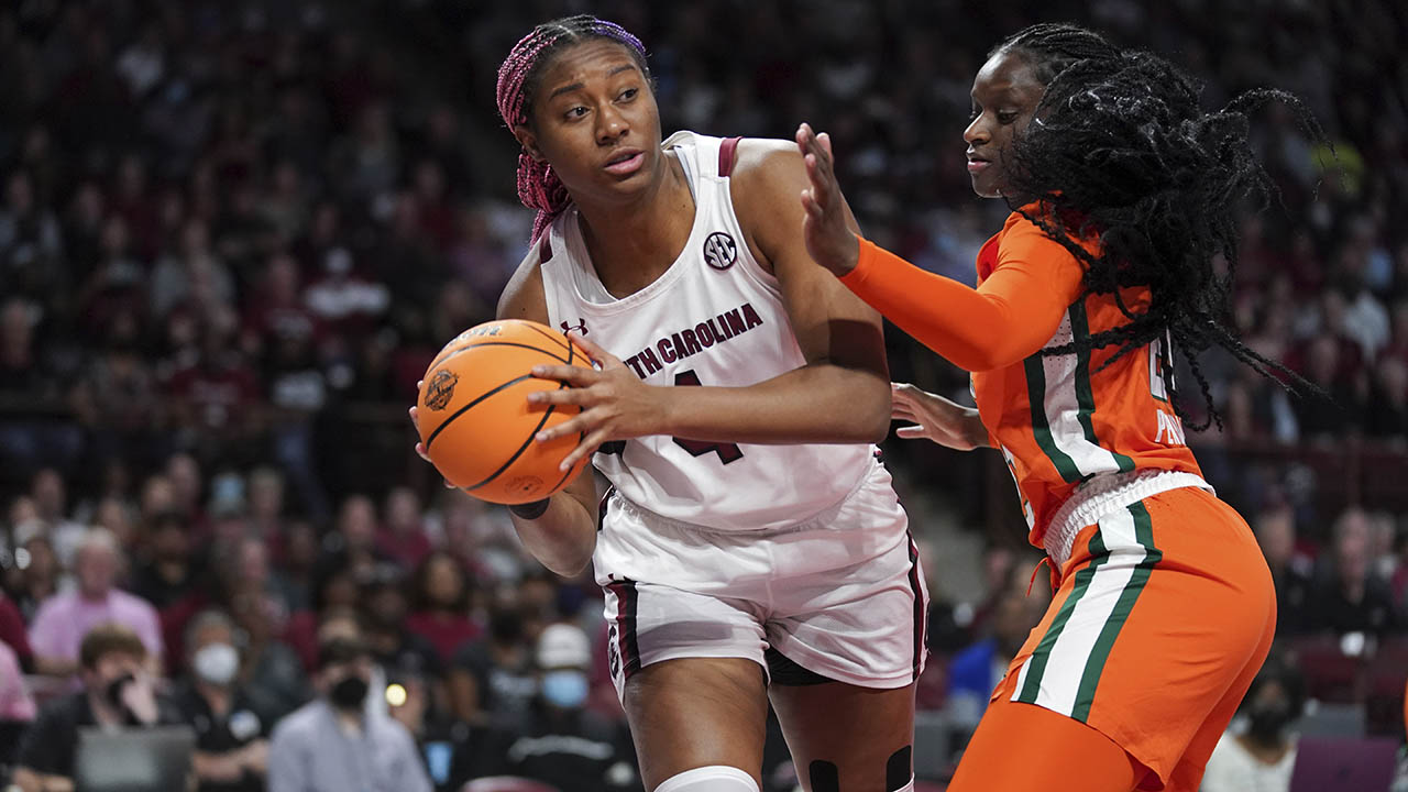 March Madness 2022: South Carolina beats Miami despite bad shooting