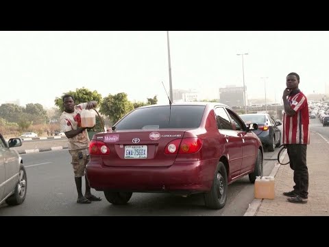 Nigeria's president apologises for petrol shortages and power cuts • FRANCE 24 English