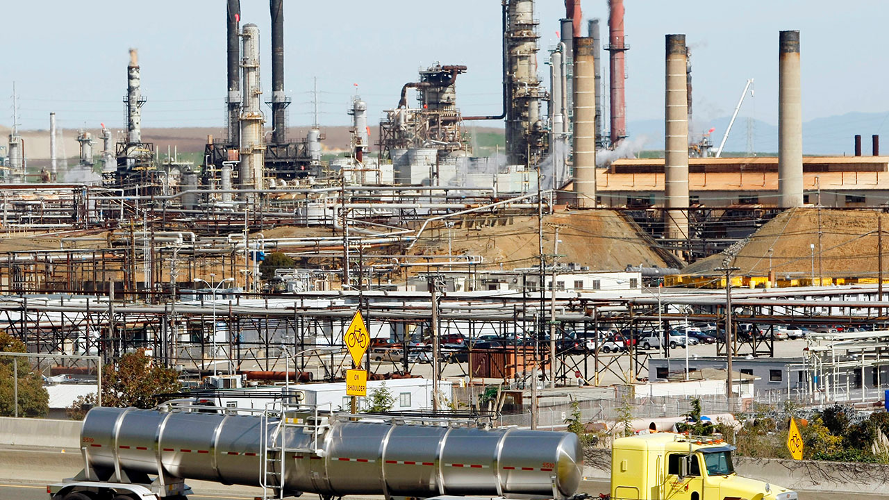 Over 500 workers at California Chevron refinery go on strike