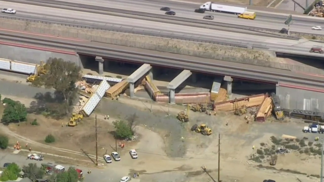 Freight train derails in Colton