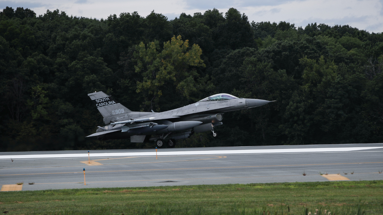 Oklahoma Air National Guard F-16 fighter jet crashes near Louisiana U.S. Army base: Report