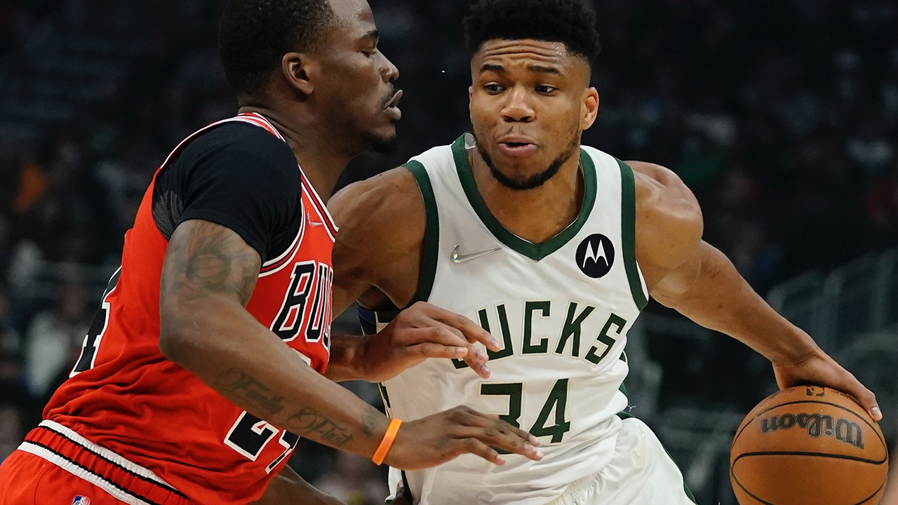 Giannis Antetokounmpo returns, Bucks roll to win over Bulls