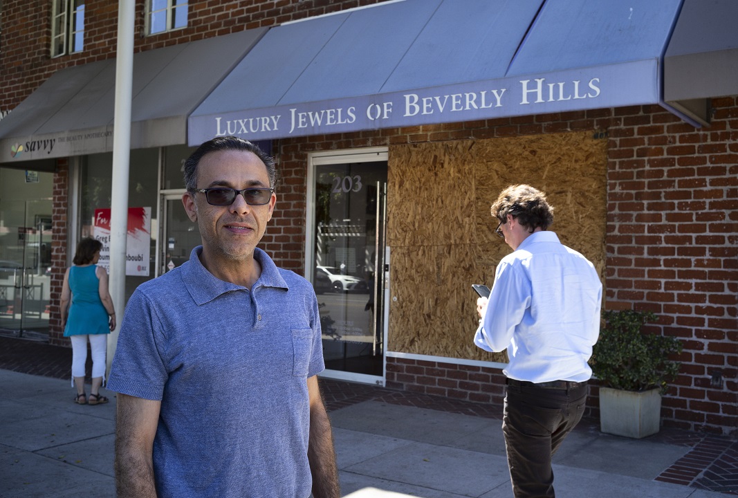 Beverly Hills luxury jewelry shop owner robbed of at least M in goods says suspects ‘seem like young kids’