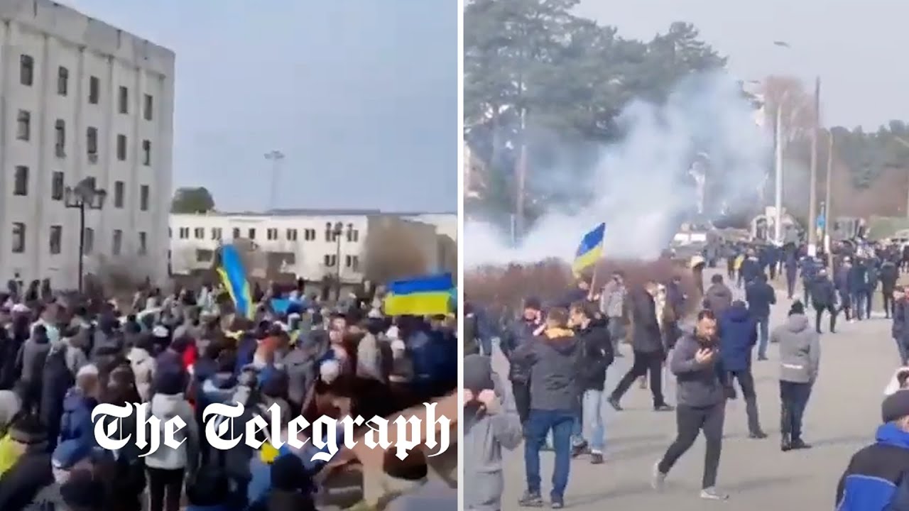 Russian forces 'fire shots into the air and throw stun grenades' at Slavutych protesters