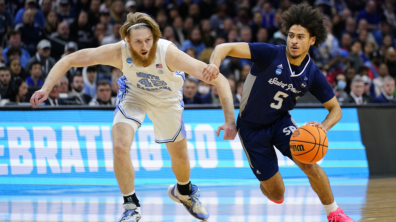 March Madness 2022: North Carolina takes big lead into halftime against Saint Peter’s