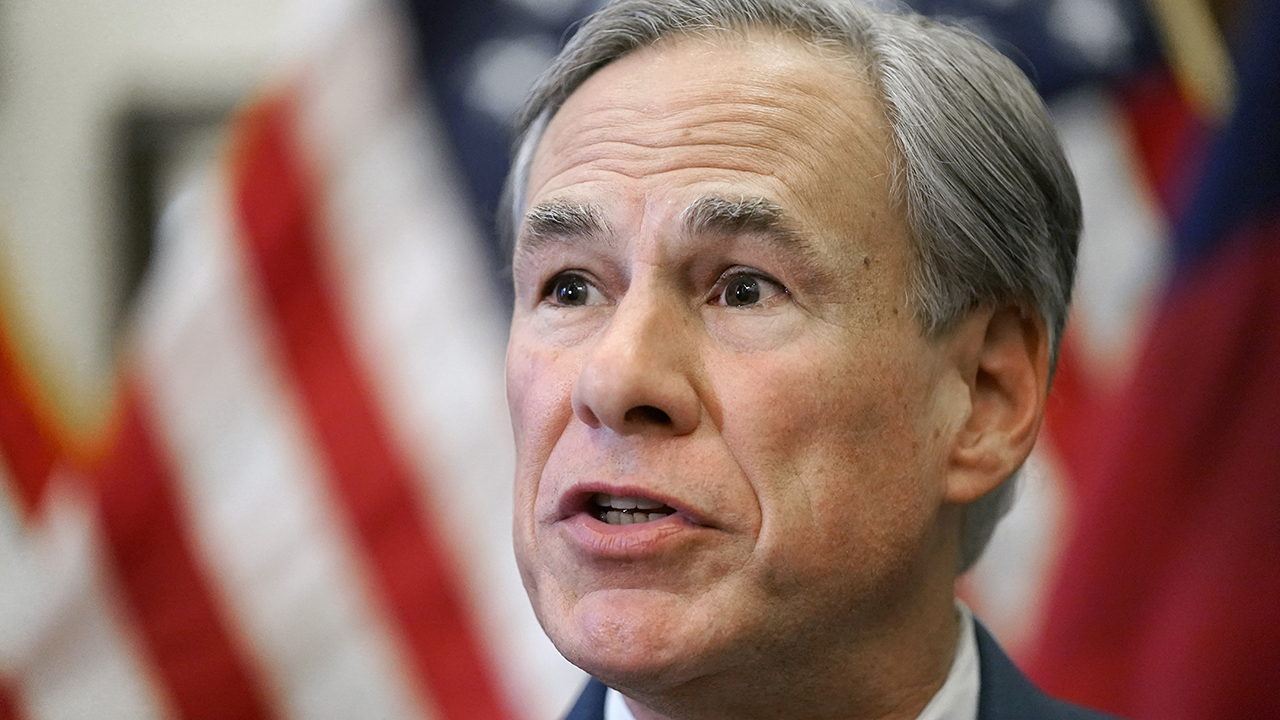 Gov. Abbott offers border agents accused of whipping migrants jobs in Texas if disciplined