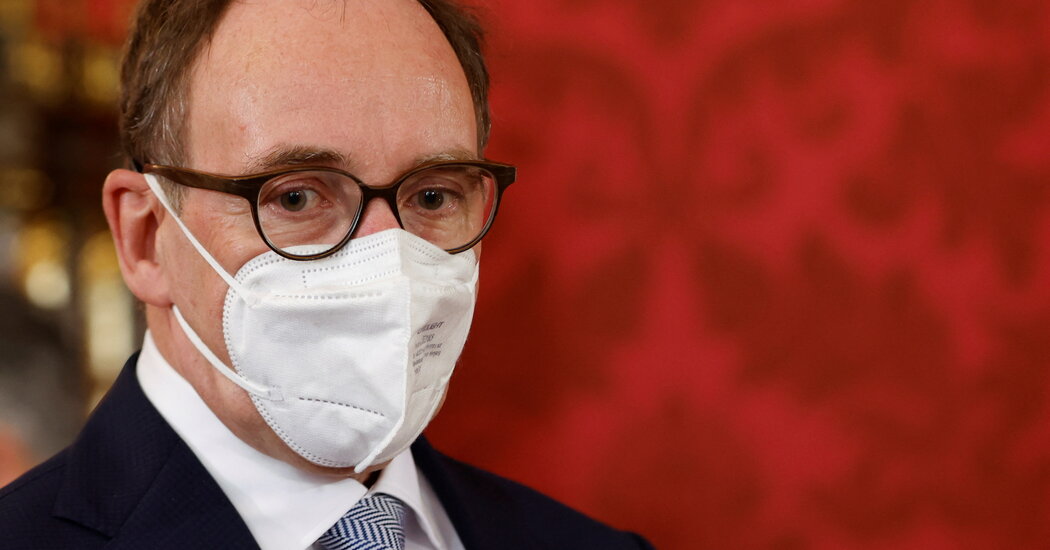 Amid rising cases, Austria hastily reintroduces an indoor mask mandate.