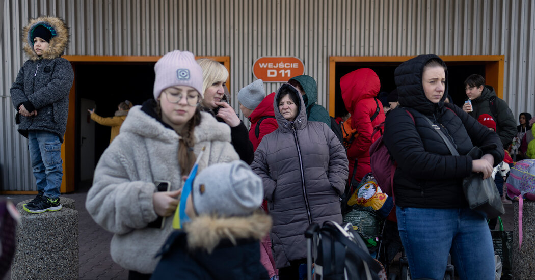 In Warsaw, a Network of Support Greets Those Crossing the Polish Border