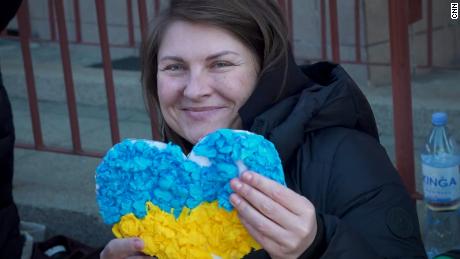 Mariia Halligan holds a paper heart made for her by Polish children as she prepares to return to Ukraine.
