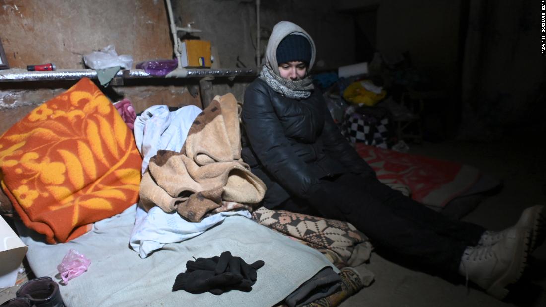 People in Mariupol risking lives each time they leave shelter, says Ukrainian army commander