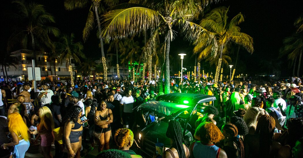 Miami Beach Bans Some Alcohol Sales as Spring Break Curfew Takes Effect