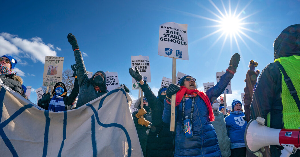 Minneapolis Teachers Reach a Tentative Deal to End Strike