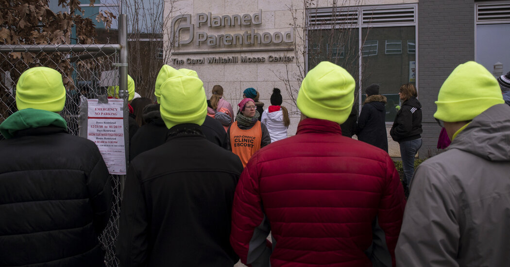 9 Who Blocked Abortion Clinic Are Charged With Federal Offenses