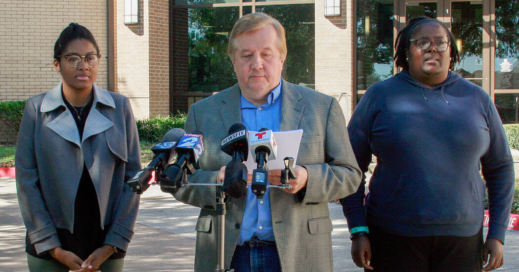 Texas Student Who Protested Pledge of Allegiance Gets ,000 in Settlement