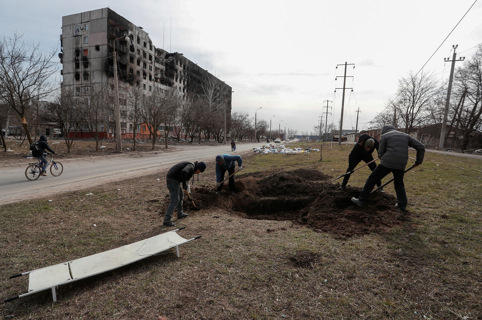 “Bombs falling every 10 minutes,” says Ukrainian officer in Mariupol