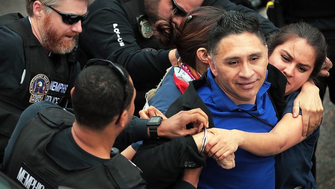 Manuel Duran, arrested Spanish-language reporter, wins asylum case