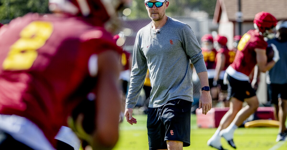 Hernández: Lincoln Riley brings high energy as USC opens spring football