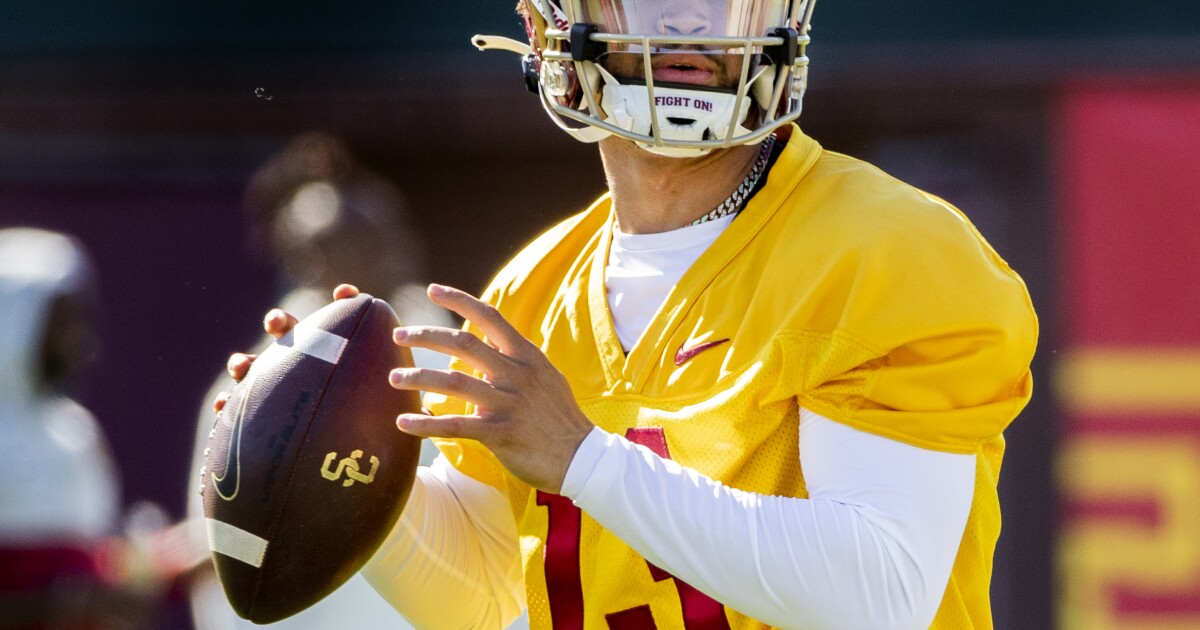 New USC quarterback Caleb Williams makes his spring debut to positive reviews