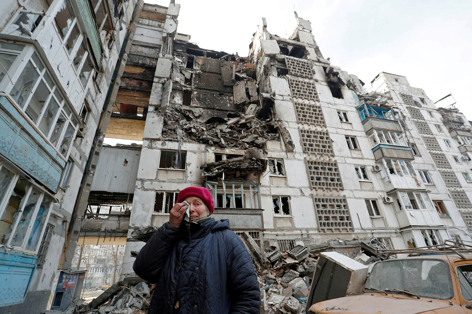 Mariupol mayor calls for “complete evacuation” of the city