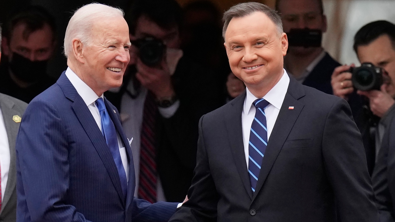 Biden says ‘we understand’ Poland taking in Ukrainian refugees as thousands cross US southern border