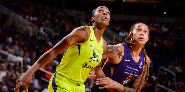 Glory Johnson #25 of the Dallas Wings and Brittney Griner #42 of the Phoenix Mercury fight for position on August 10, 2019 at the Talking Stick Resort Arena, in Phoenix, Arizona.