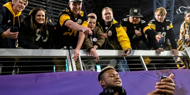 JuJu Smith-Schuster #19 of the Pittsburgh Steelers poses for a photo with fans before the game against the Minnesota Vikings at U.S. Bank Stadium on December 9, 2021 in Minneapolis, Minnesota.