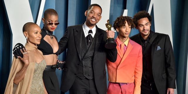 Jada Pinkett Smith, Willow Smith, Will Smith, Jaden Smith and Trey Smith attend the 2022 Vanity Fair Oscar Party