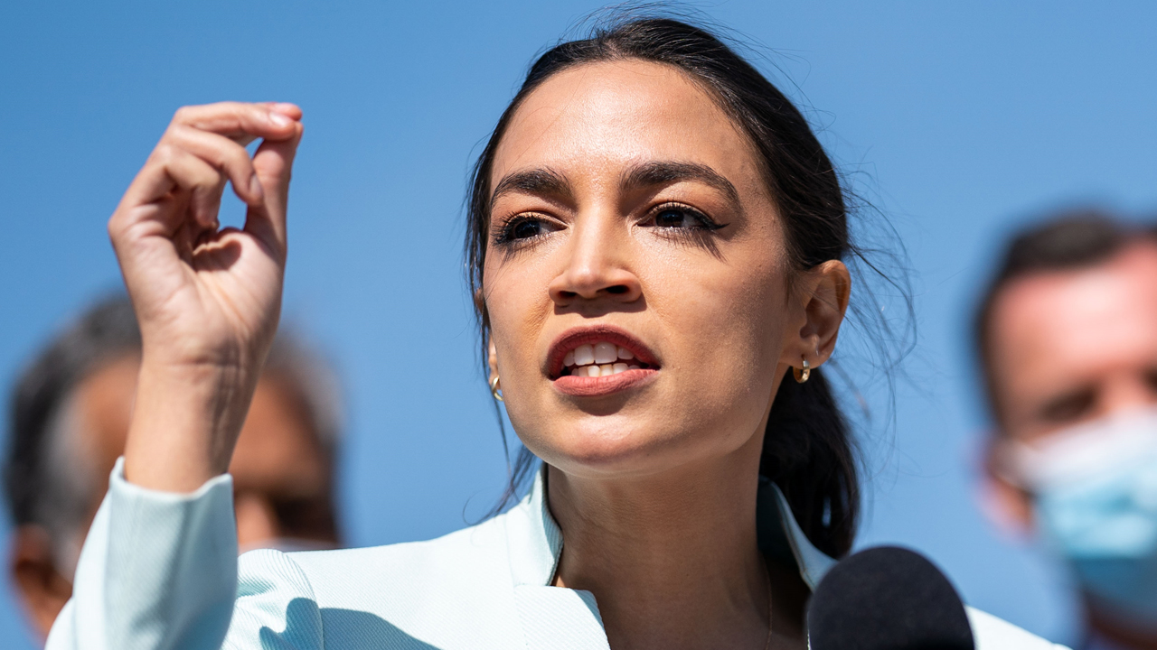 AOC becomes 5th House Democrat to call on Clarence Thomas to resign or be impeached over wife’s Jan. 6 texts