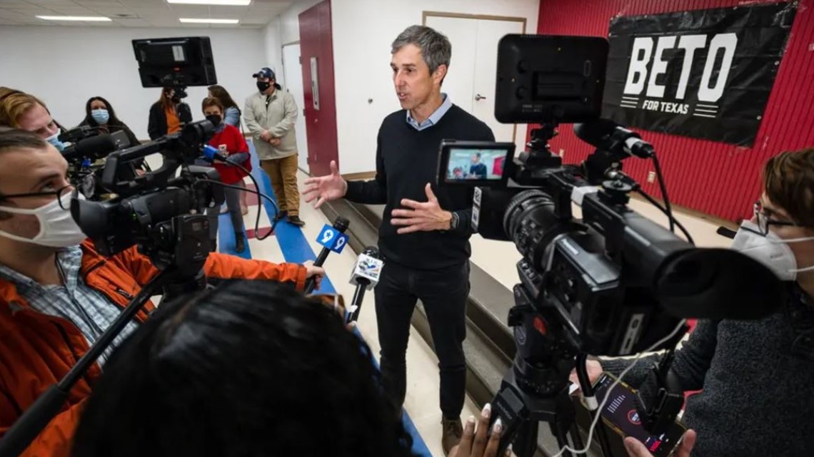 Beto O’Rourke touts his oft-overlooked background — small-business owner — as Greg Abbott attacks him as job-killer