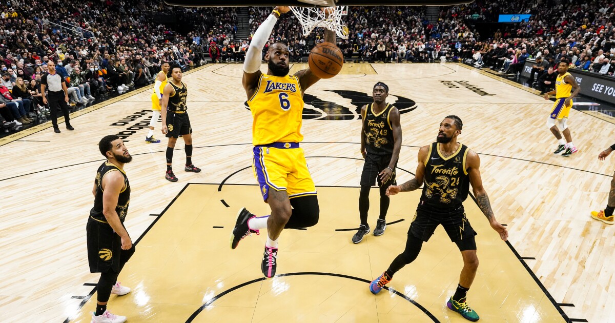 LeBron James’ big finish helps Lakers beat Raptors in overtime