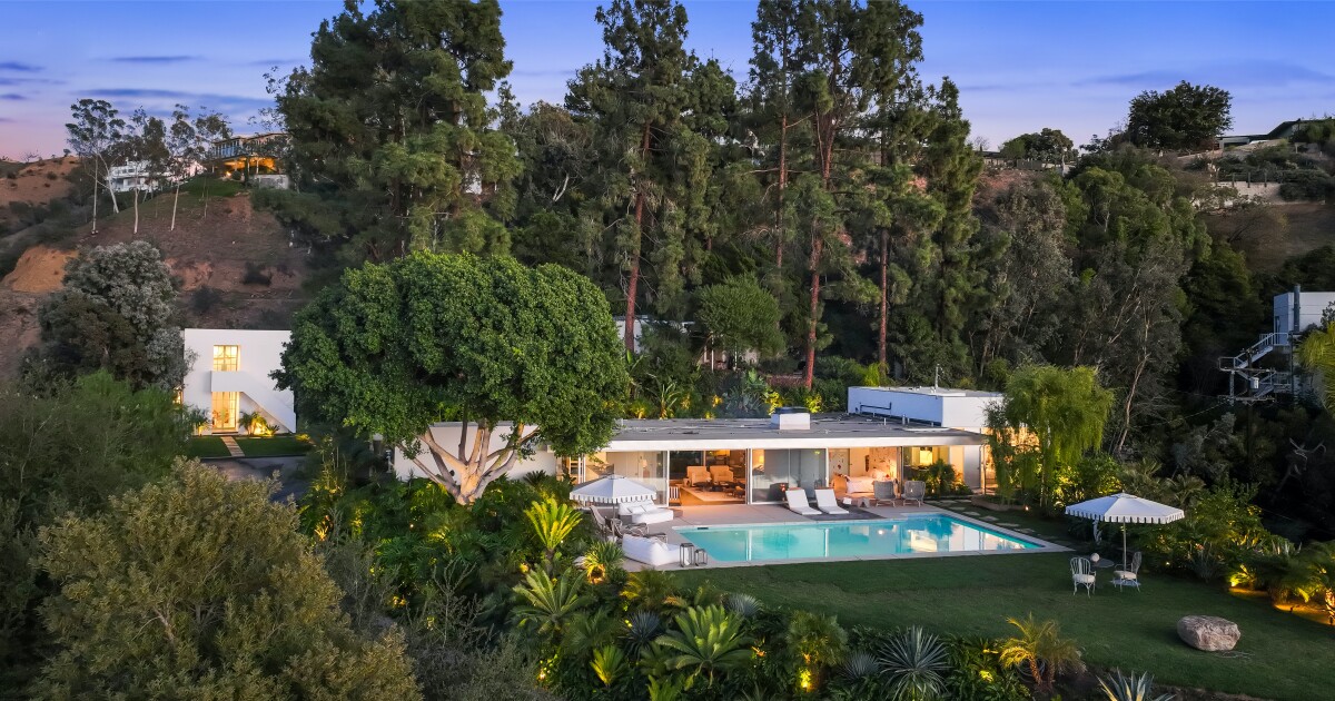 Richard Neutra’s Loring House, a boxcar-style gem, asks  million